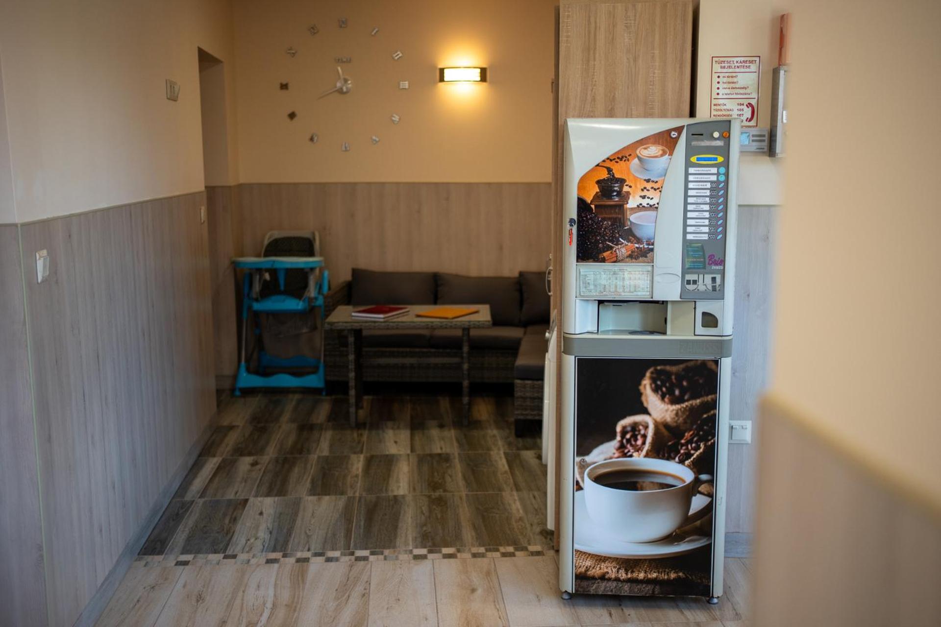 Holiday Apartmanhaz Gyula Exterior photo
